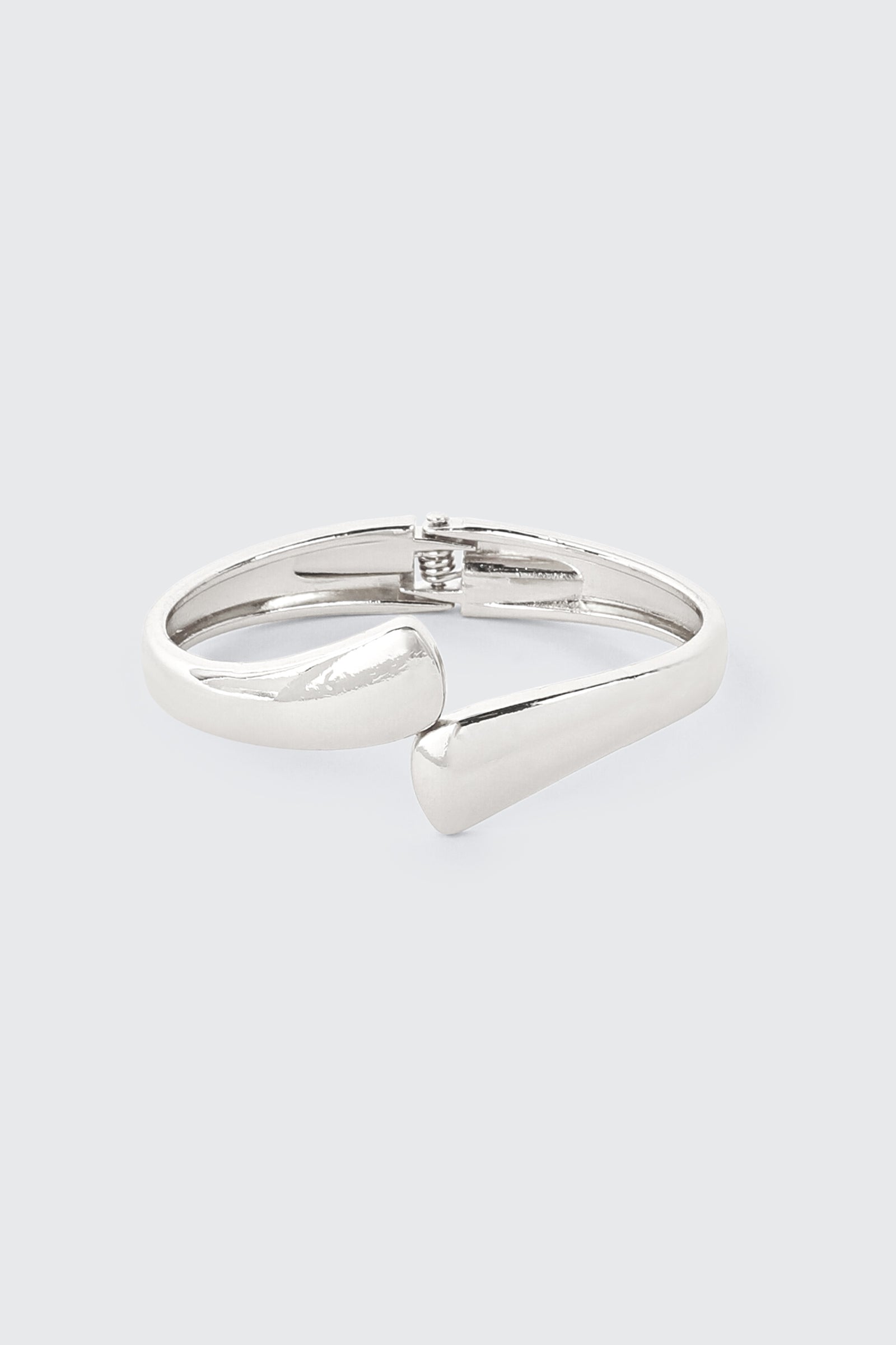 Hinged Wavy Bangle