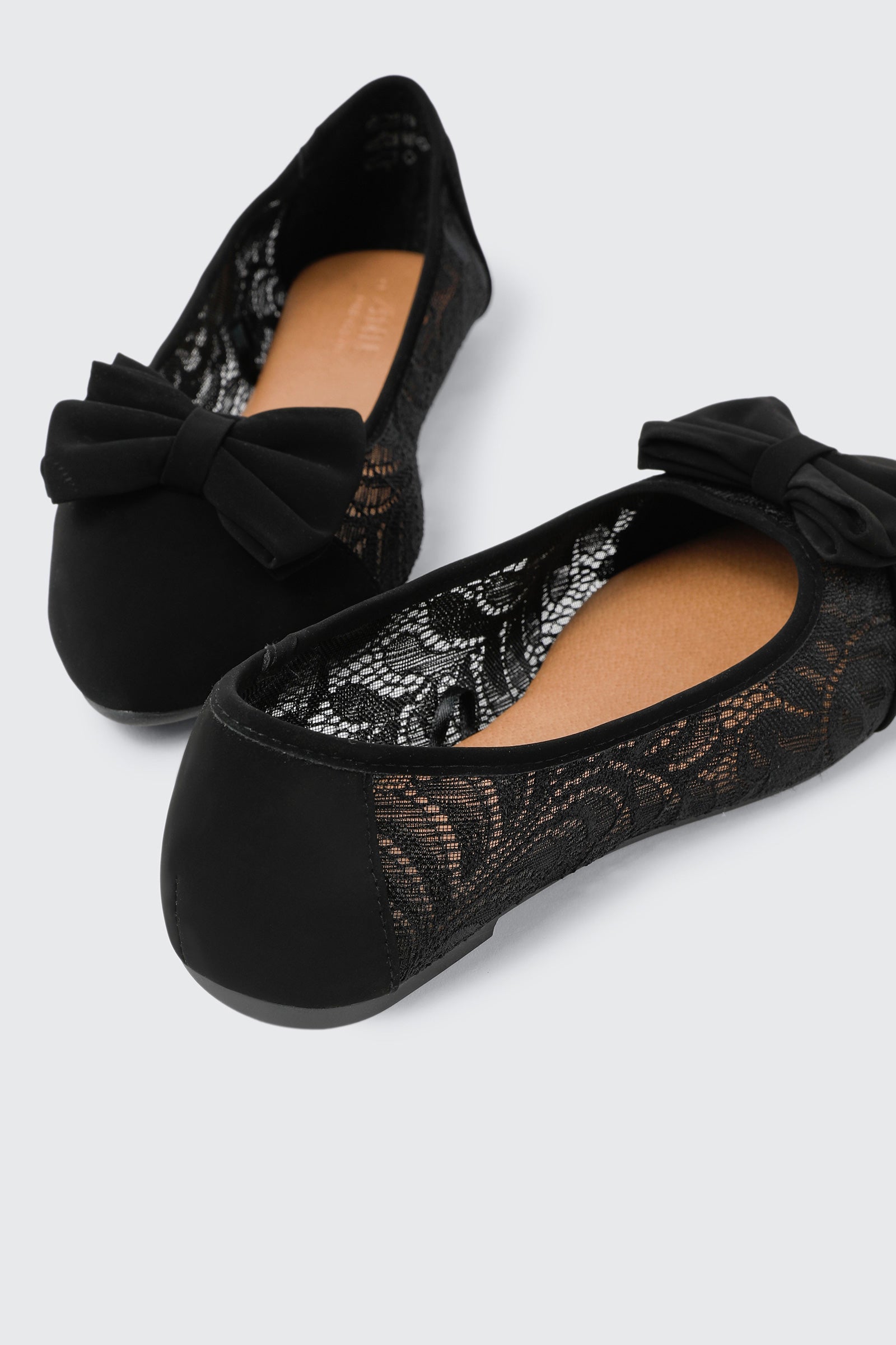 Lace Bow Pointed Toe Flats